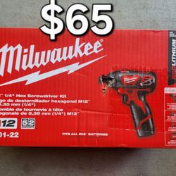 MILWAUKEE M12 1/4" HEX SCREW DRIVER KIT 