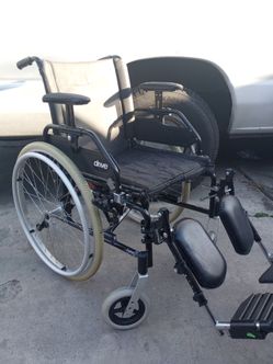 DRIVE LIGHTWEIGHT WHEELCHAIR 18 " WIDTH ELEVATED LEGREST