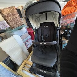 NUNA STROLLER BLACK