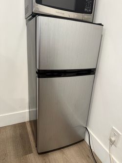 Mini fridge