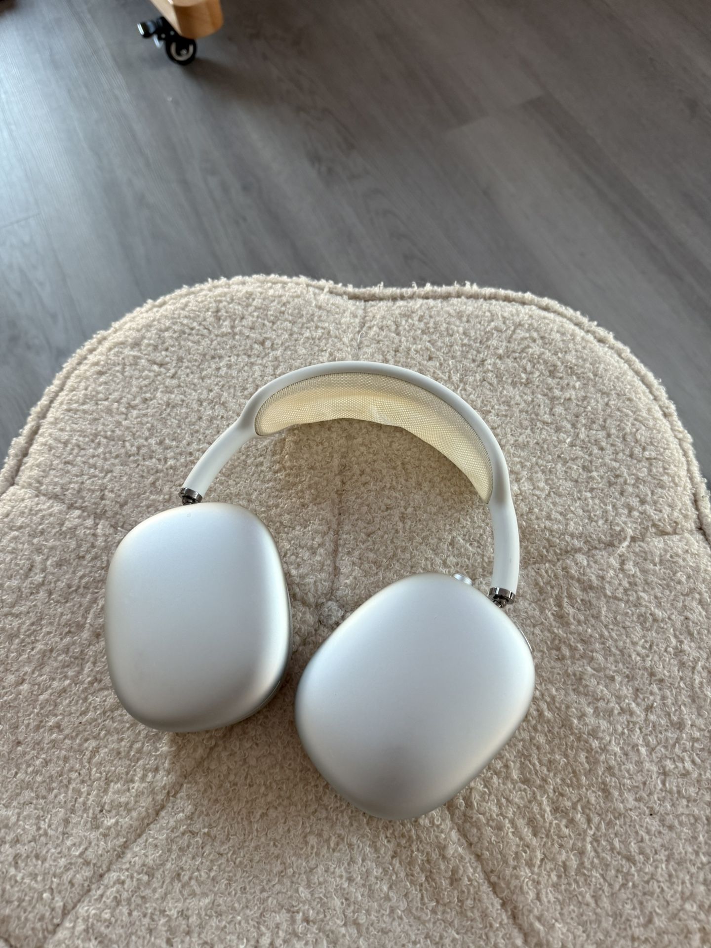 AirPods Max Headphones (Silver)