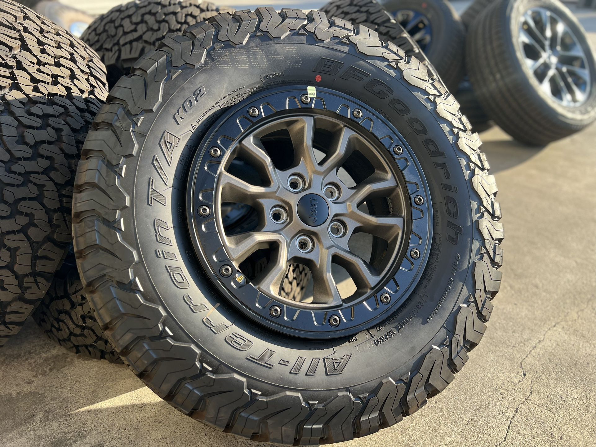  2022 Jeep Wrangler Gladiator Rubicon SRT 392 Beadlock Wheels Rims Tires