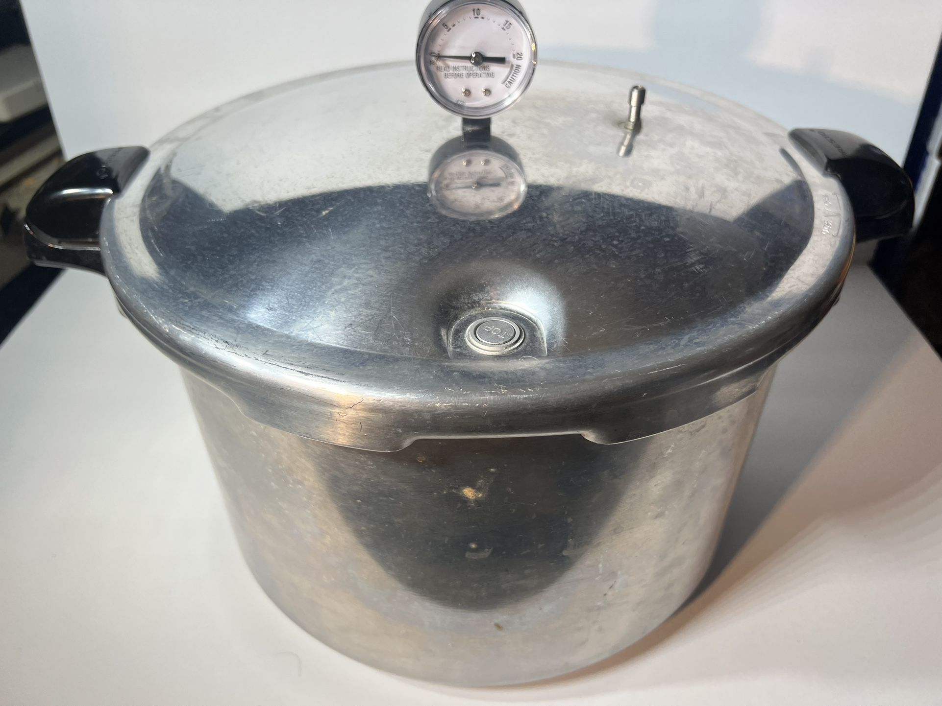 Presto Brushed Aluminum Pressure Cooker and Canner 16 qt