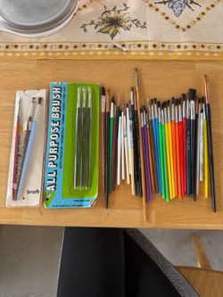 Vintage Artist Paint Brushes Lot of 41. Some look like they may have been used but were cleaned very well
