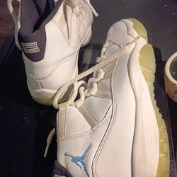 AIR JORDAN 11 RETRO LEGEND " COLUMBIA" SNEAKERS SIZE 9.5