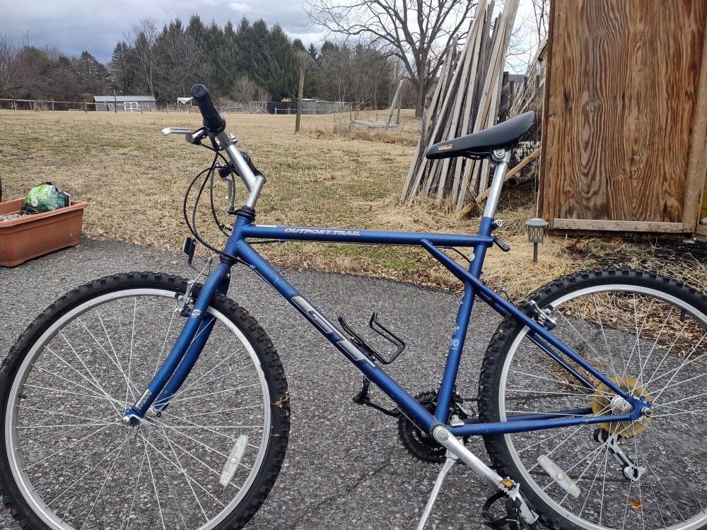 GT Outpost Trail Bike 18" $100 OBO