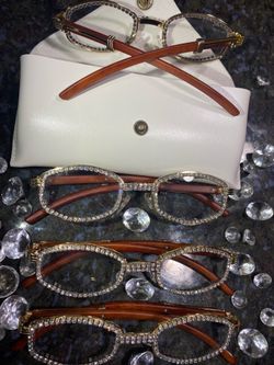 One (1) Millionaire Executive Elegant wooden frame with sparkling lab, diamond ice trim. Comes with a white protective case for secure storage. Comfor