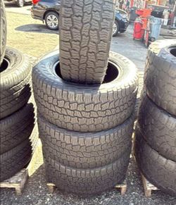 265 60 18 Kelly Edge Set of 4 Used Super Clean Set