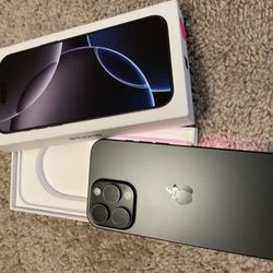 iPhone 16 Pro Max 256GB – Unlocked – Excellent Condition
