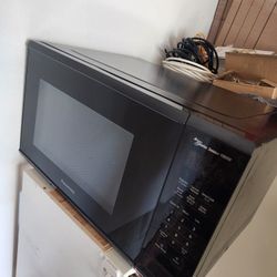 Panasonic Genius Sensor 1.3-Cu. Ft. 1100W Countertop Microwave

