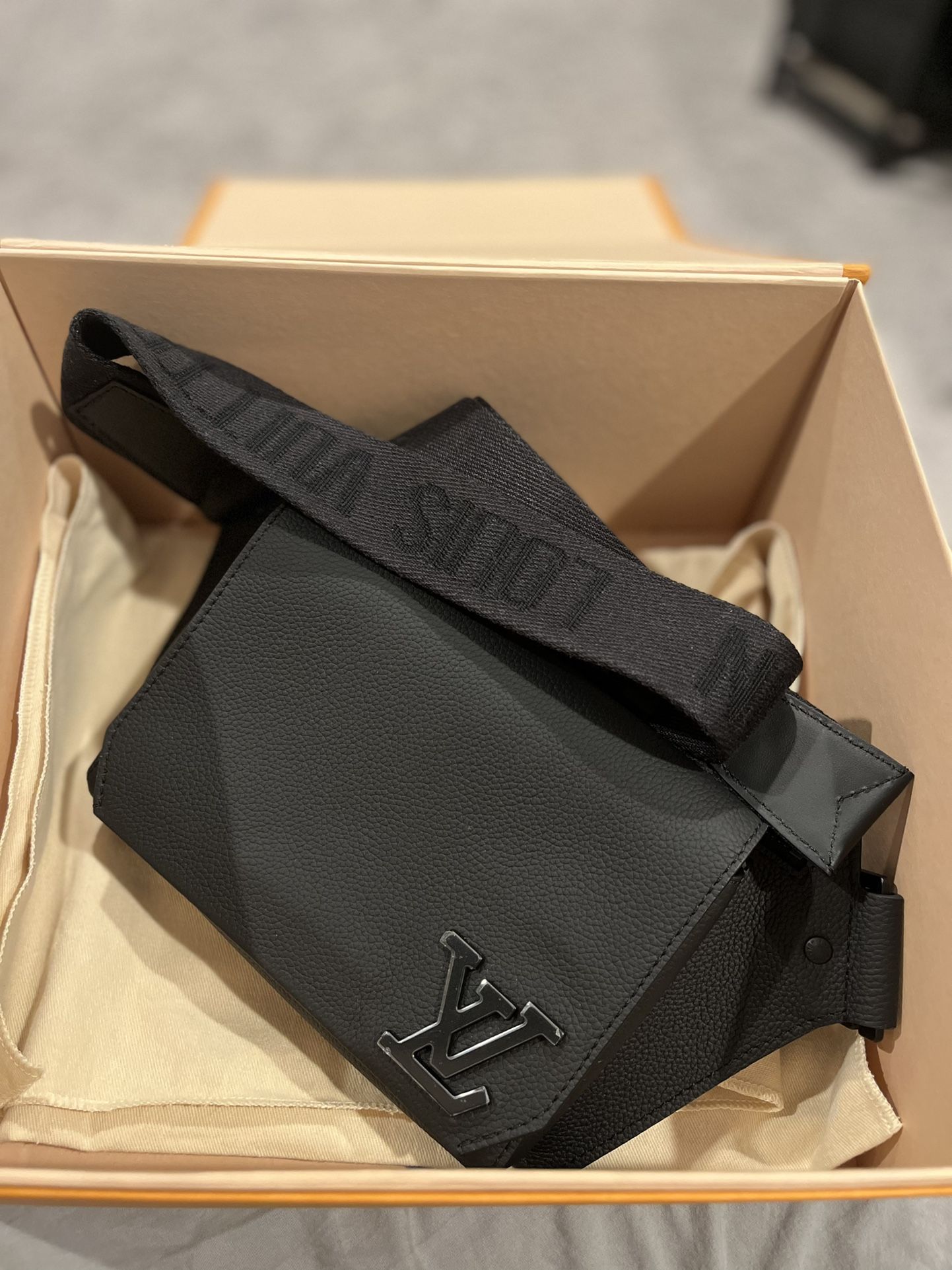FRESH FROM THE BOUTIQUE β¨ LV Takeoff Sling - Brand New