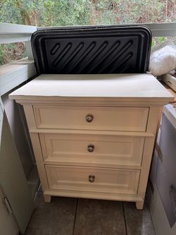 🤍 Cream White Wooden 3-Drawer Dresser