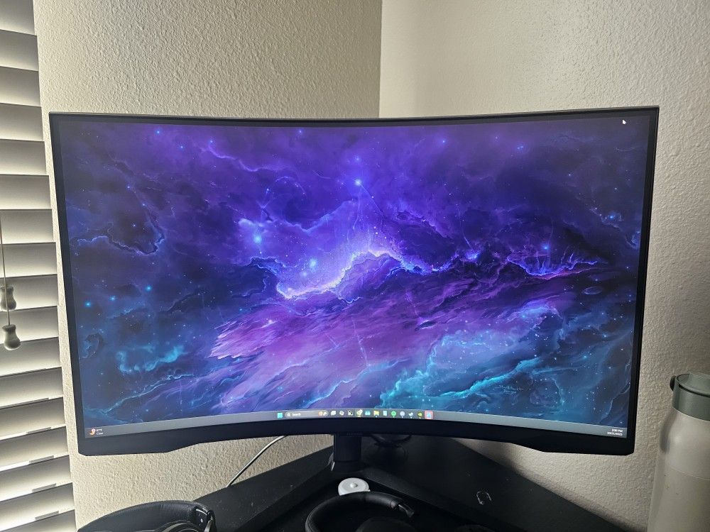 Samsung Odyssey Neo G7 32" 4K 165Hz Curved Gaming Monitor - Excellent Condition