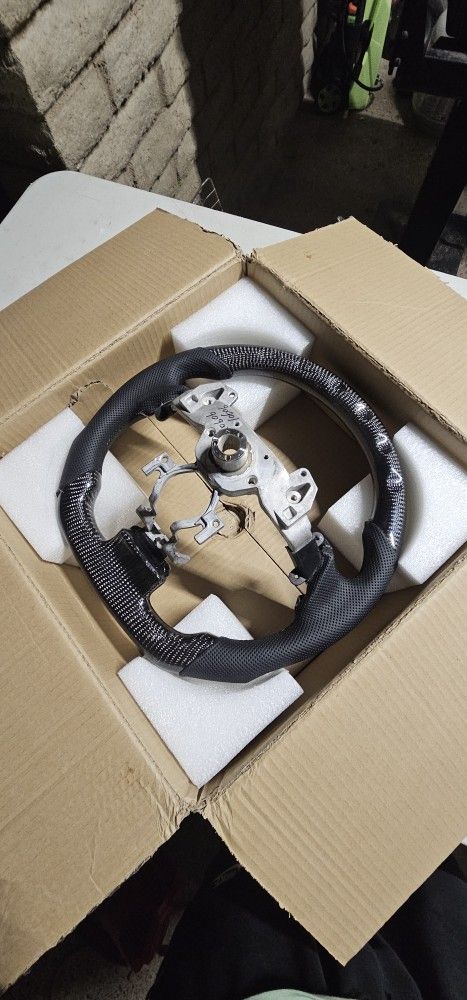 POFENZE Carbon Fiber Steering Wheel