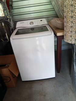 Wager and dryer and apartment size freezer.