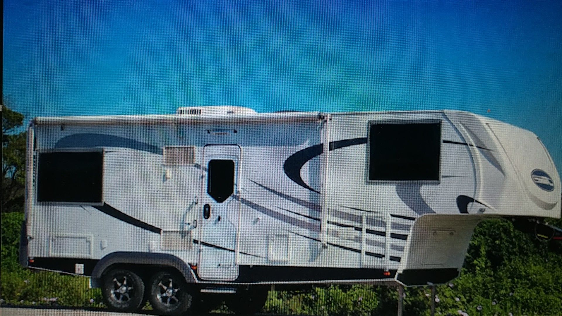 Park RV Space, Fifth Weeler, Camper home space available in a park in