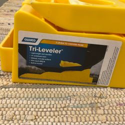2 Trilevelers Camco, Levelers for RV, camper
