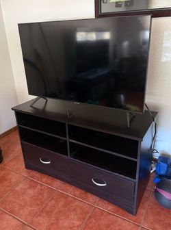 Samsung Smart TV (2024) and  TV stand