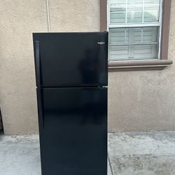 30x30x66 Whirlpool Fridge Black 18cuft 3 Months Warranty