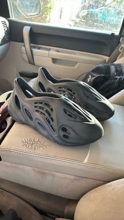 yeezy foamrunners