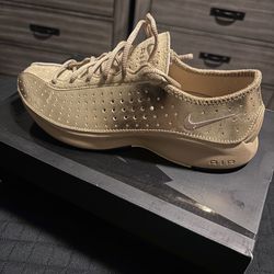 Nike Super Fly women’s size 10