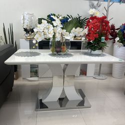 Vendo Mesa De Comedor Pequeña 55” New 