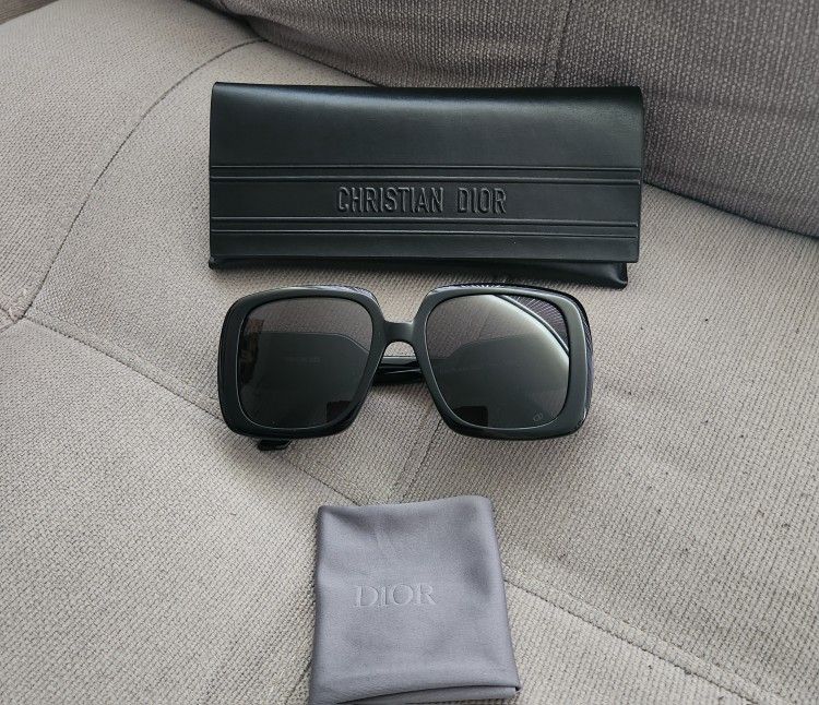 Dior sunglasses like new