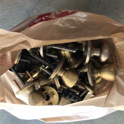 Door Knobs Approx 12