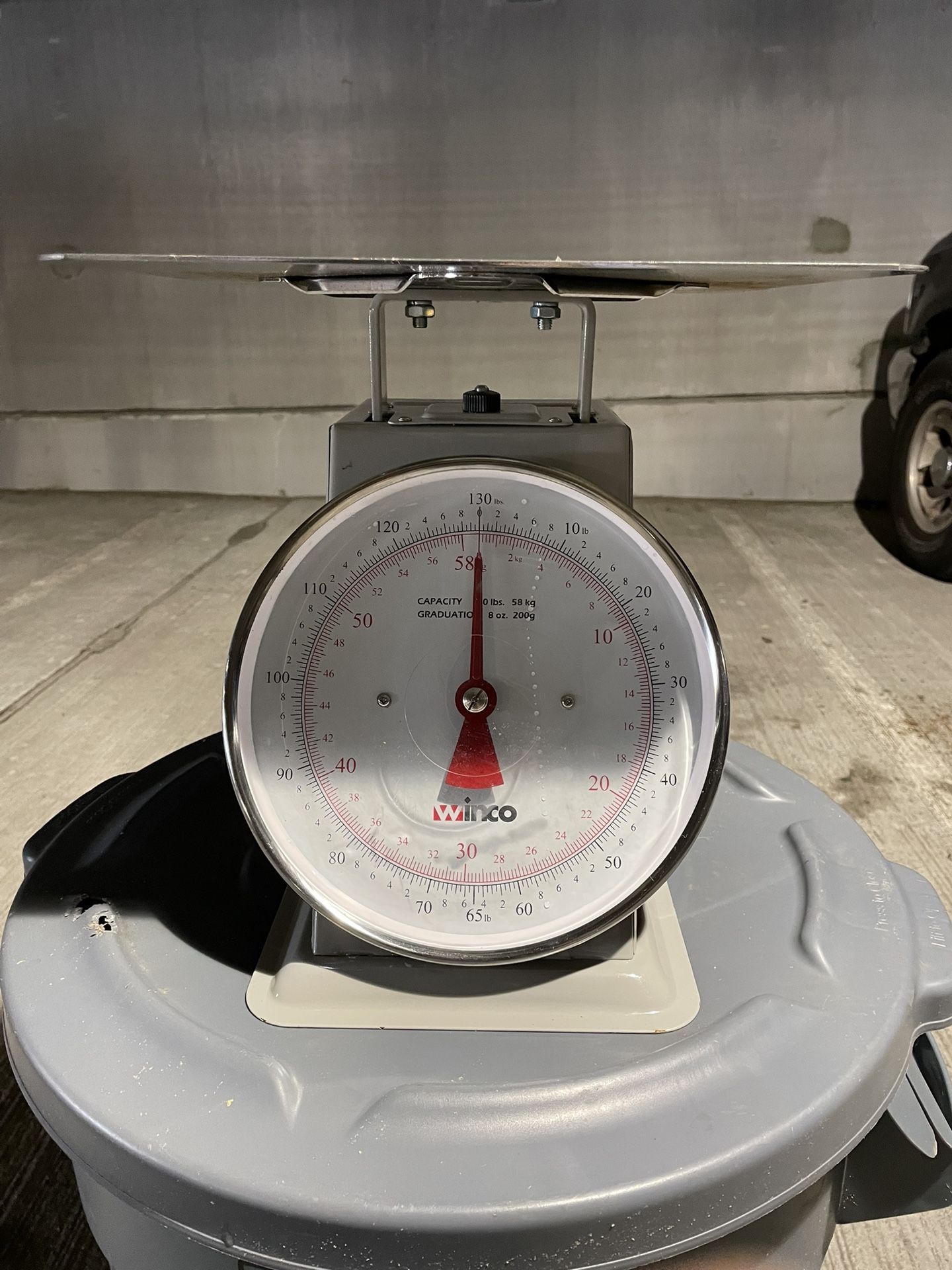 Winco SCAL-9130 130 lb Receiving Scale, 9" Dial, Large Steel Platform