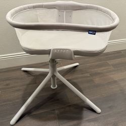 Halo BassiNest Soothing Swivel Sleeper