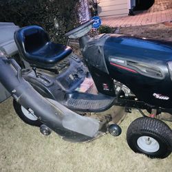 Craftsman Lawn Tractor with Grass Catcher 