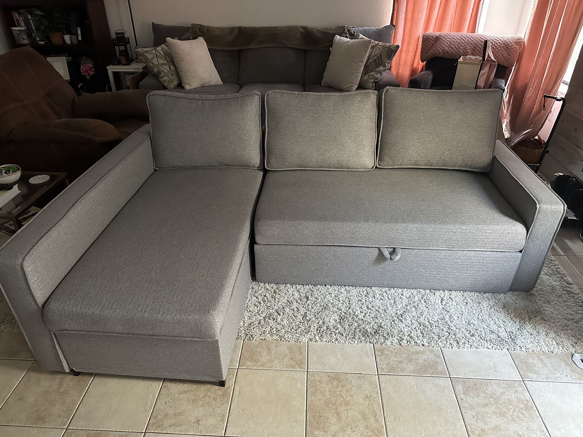 Like New Gray sectional Couch With Pullout & Chaise