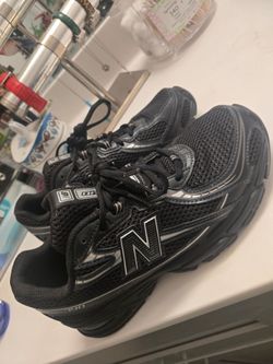 New Balance 740 Atlentic Shoe  Black/Silver  Size 7.  (  Like New