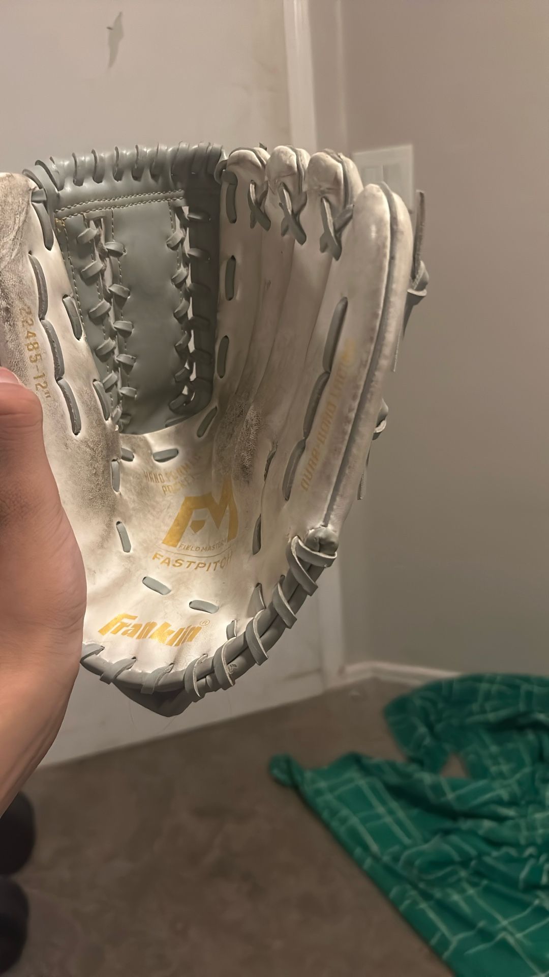 Franklin Sports 10.5 In. Field Master Fastpitch Softball Glove