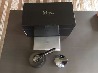 MDNA - Madonna’s magnetic facial mask system