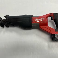 MILWAUKEE 2722-20 M18 FUEL SUPER SAWZALL RECIPROCATING SAW, IN REALLY GOOD CONDITION, WITH BATTERY