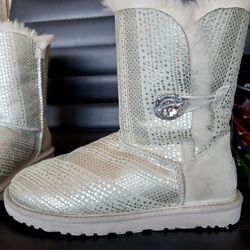 EUC RARE UGG Baily Button Boots W/ Swadorsky Crystal Buttons Sz 6W