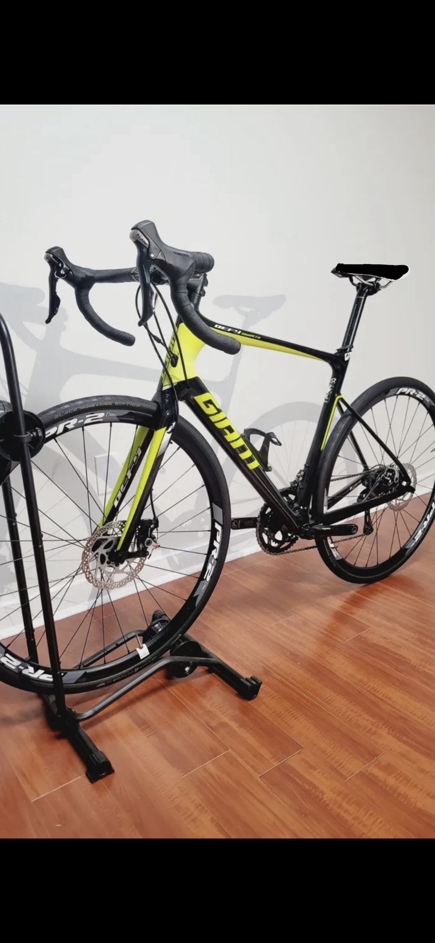 Giant Carbon Fiber Road Bike