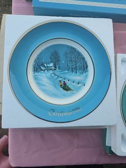 Avon Christmas 1976 Collector Plate