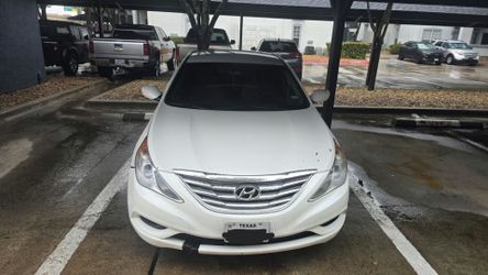2011 Hyundai Sonata GL Sedan 4D
