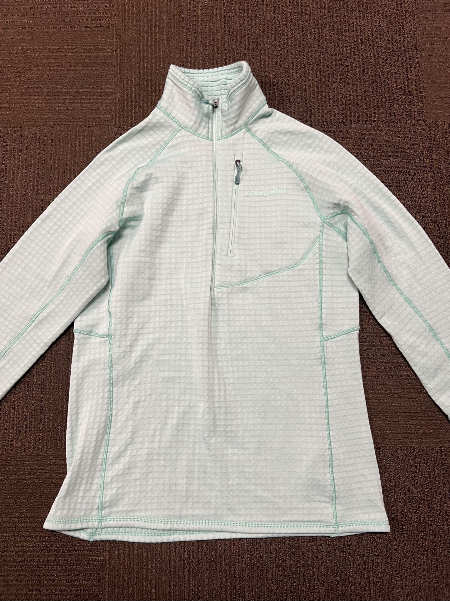 *Patagonia Half Zip Up