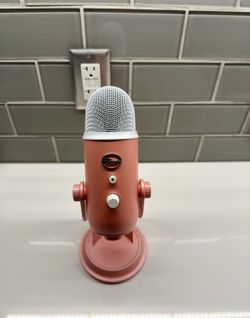 🔥 Logitech Blue Yeti Professional – Pink Dawn – USB Condenser Microphone – Like New 🔥
