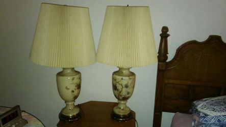 Matching Chinese design porcelain. Lamps