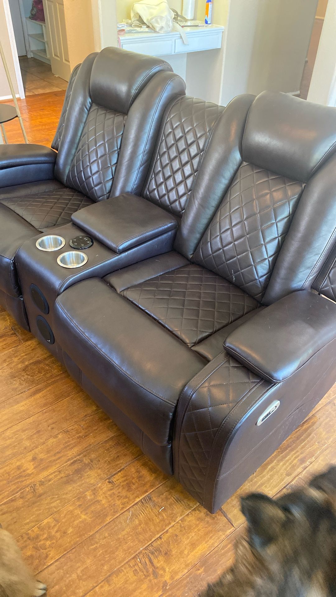 Luxurious 5 Seat Leather Couch