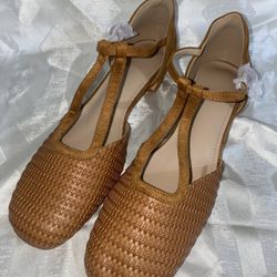 Women’s Closed Toe Shoes 