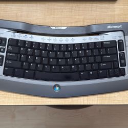 Microsoft 7000 Entertainment keyboard And Mouse Combo