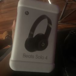 Beats Solo 4 