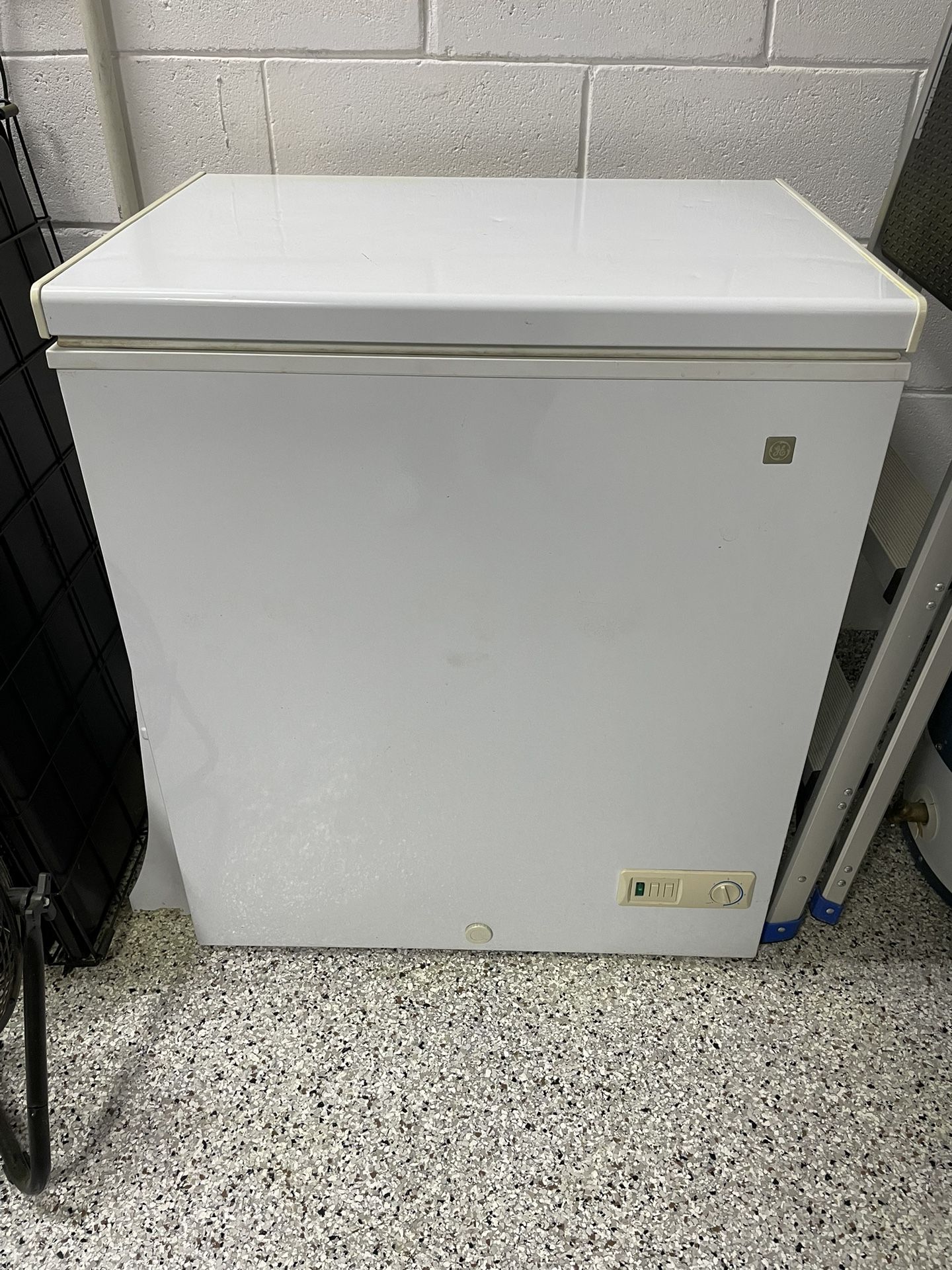 GE Garage Ready 5.1 Cu Ft Chest Freezer for Sale in Orlando, FL OfferUp