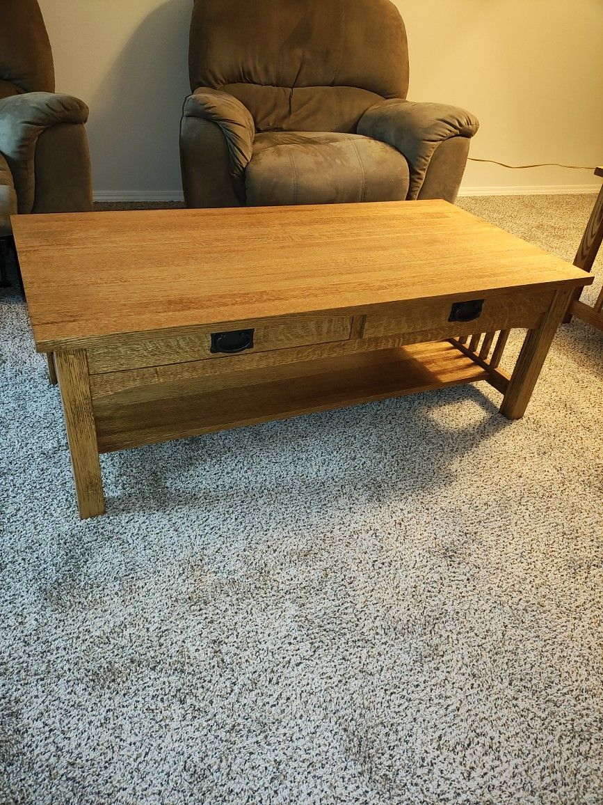 Set Oak Coffee Table and 2 matching end tables