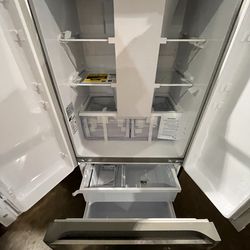 Brand New SAMSUNG Refrigerator - Minor Dent